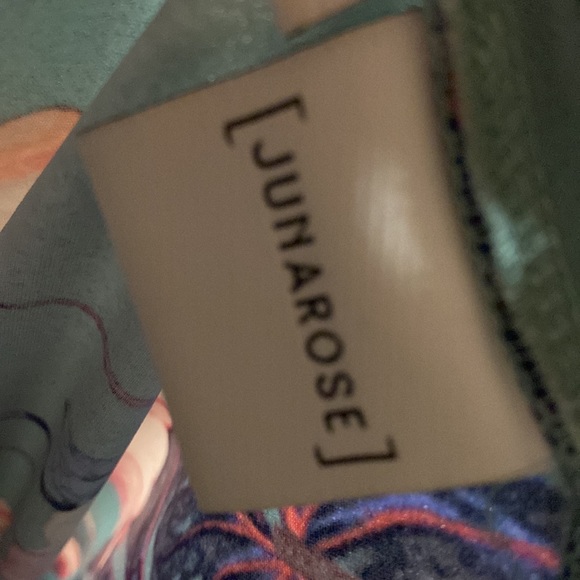 Beautiful floral Junarose dress - Picture 3 of 3